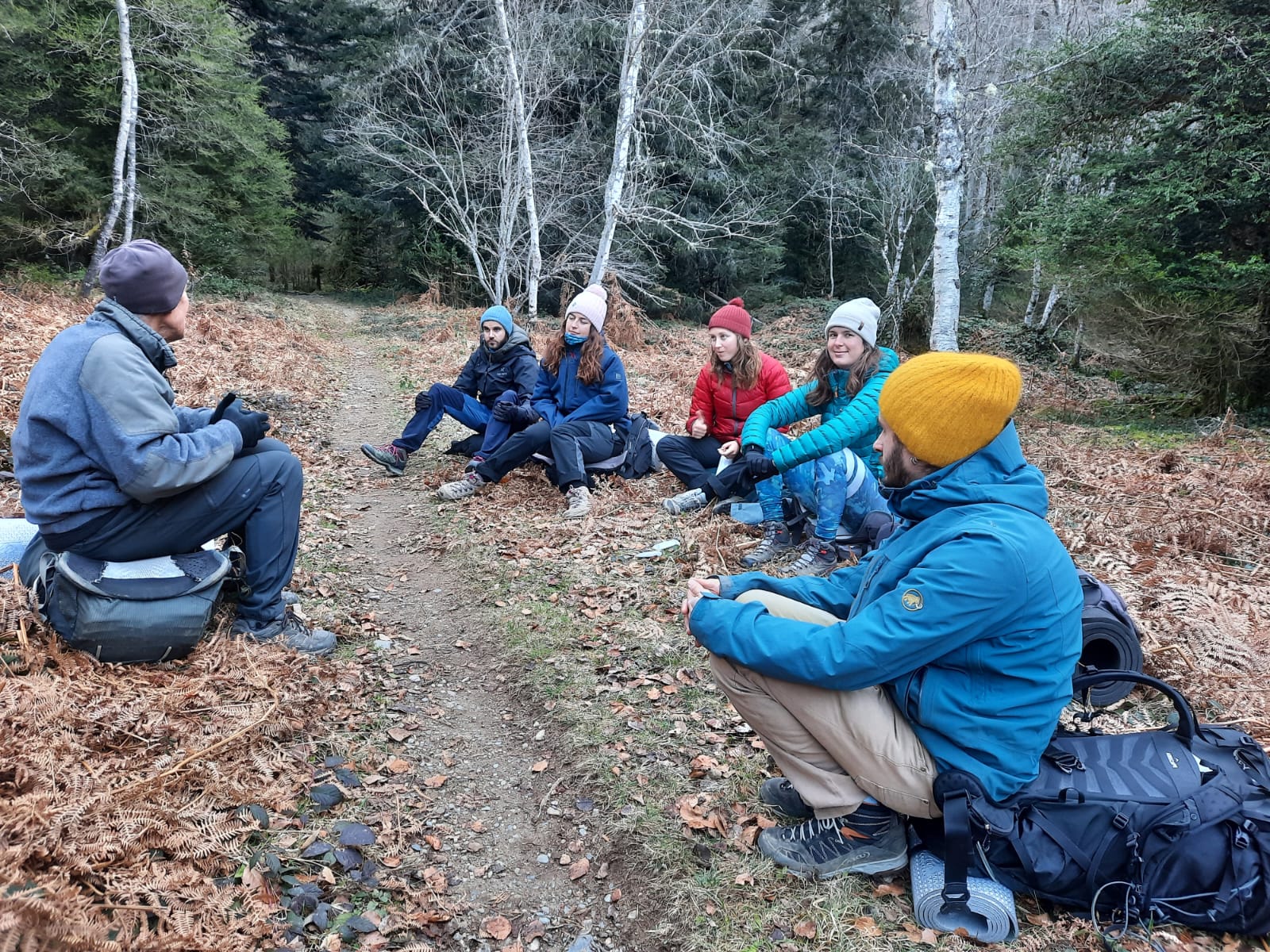 Jeunes stagiaires dehors